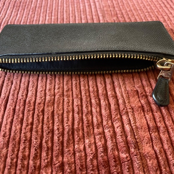 Small black pebble leather Coach zipper pouch - Picture 5 of 6
